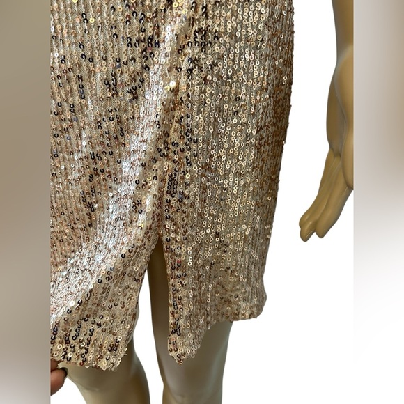 Elegant Gold Sequin One-Shoulder Dress - Picture 3 of 6